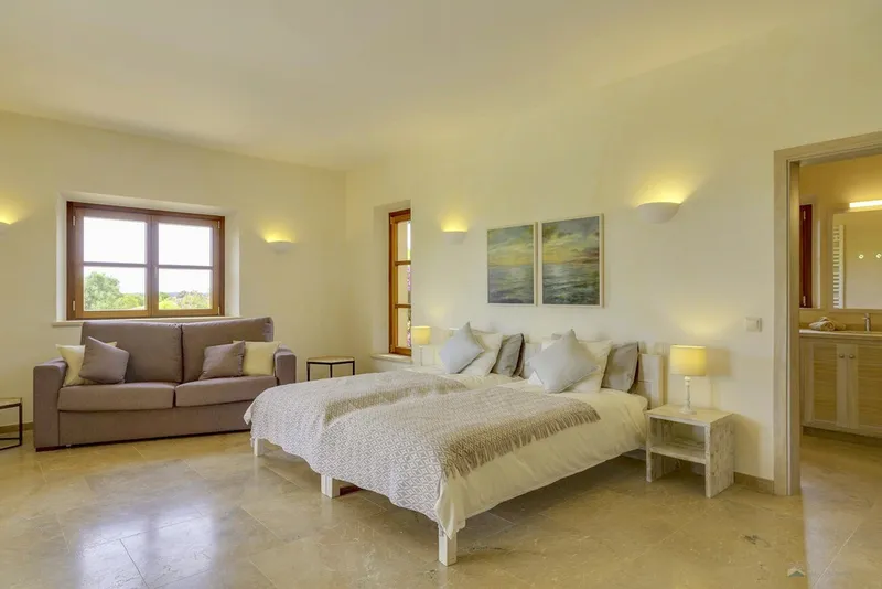 Magnificent property with large guest house on a hillside with fantastic views — photo 9
