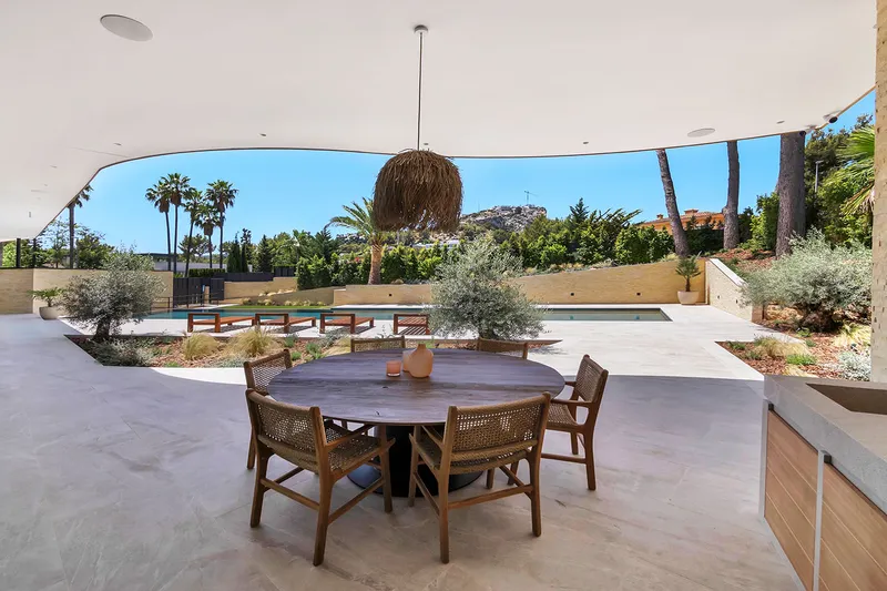 Exclusive designer villa with top equipment in a prime residential area — photo 9