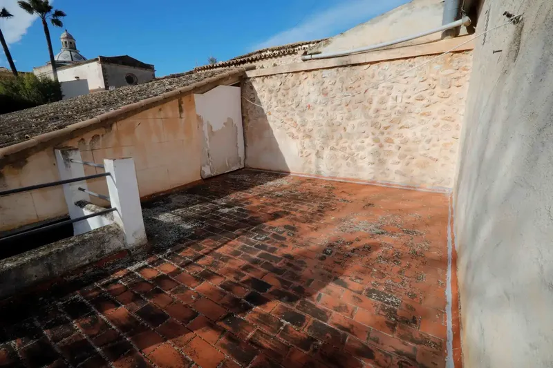 Townhouse for sale in Binissalem, total built 395 m², plot 216 m², ground floor and two floors, running water. Ground floor: 175 m² garage — photo 5