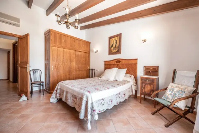 Town house with commercial potential for sale in Pollensa, North Mallorca — photo 8