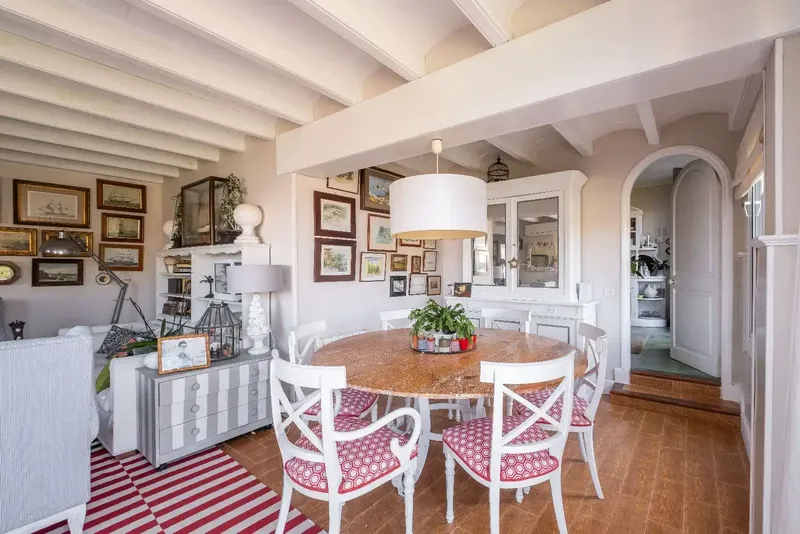 This 571 m2 villa in Cala Sant Vicenç on a plot of approx. 4,200 m2 on the first line of the sea charms with its fantastic and clear view to — photo 8
