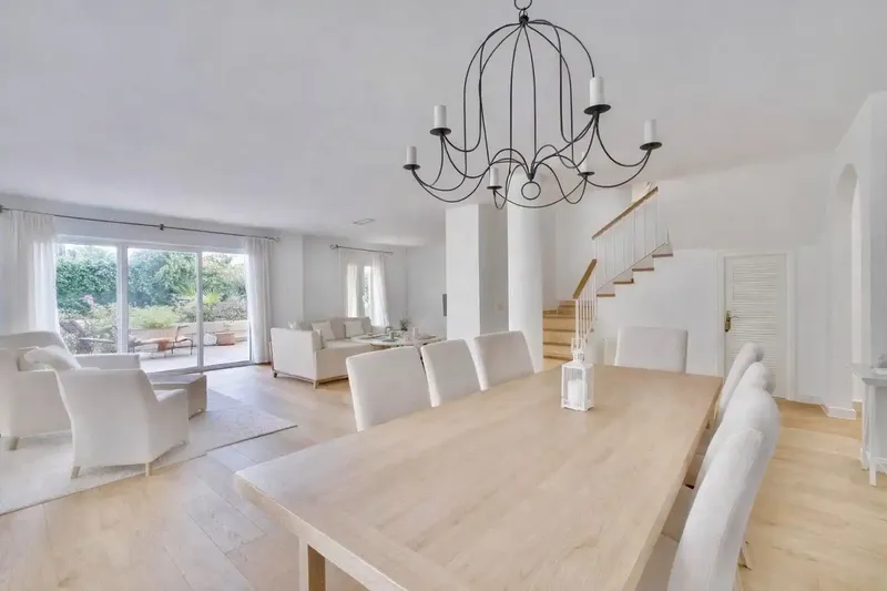 A beautiful duplex apartment in a privileged location in Portal Nous - Castillo de Bendinat, within a large complex of — photo 3