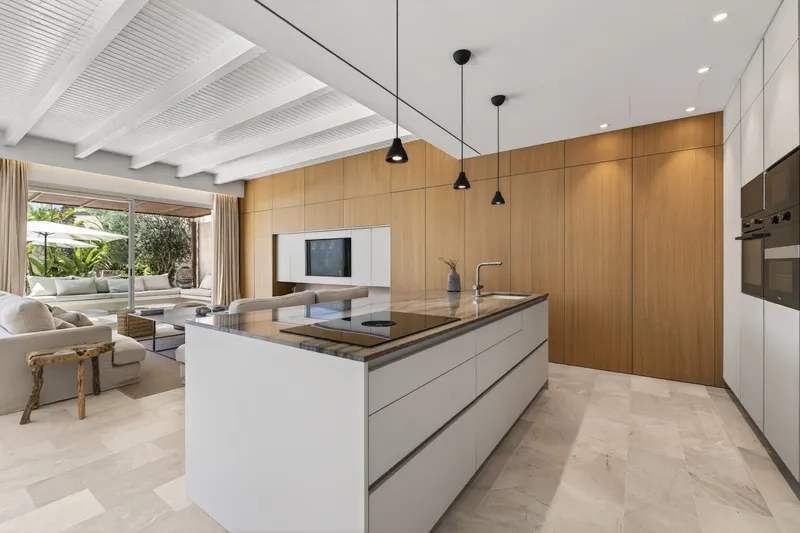 Elegant townhouse on a quiet corner plot with views in Ses Salines — photo 9