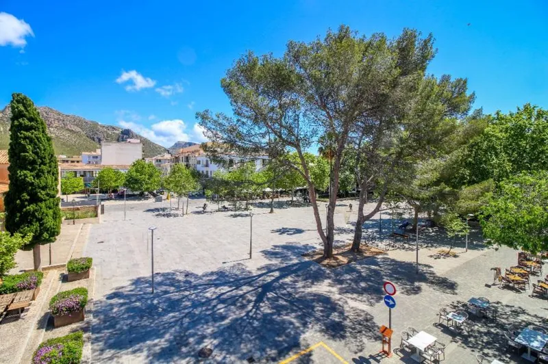 Sold by our company Great size 4 bedroom apartment with lift and swimming pool on the main square of Puerto Pollensa — photo 8