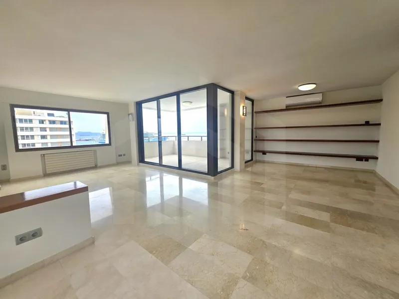 Apartment on Paseo Marítimo — photo 1
