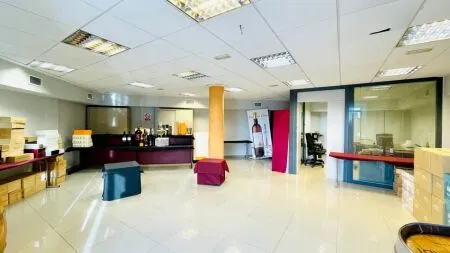 Business Premise - Palma de Mallorca (Son Serra - La Vileta), Built Surface 120m², 2 Bathrooms, Distance to the... — photo 1