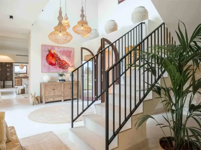 Discover this spectacular luxury villa located in a privileged setting near Santanyí. It sits on a 14,800 m² plot. This property perfectly c — photo 2