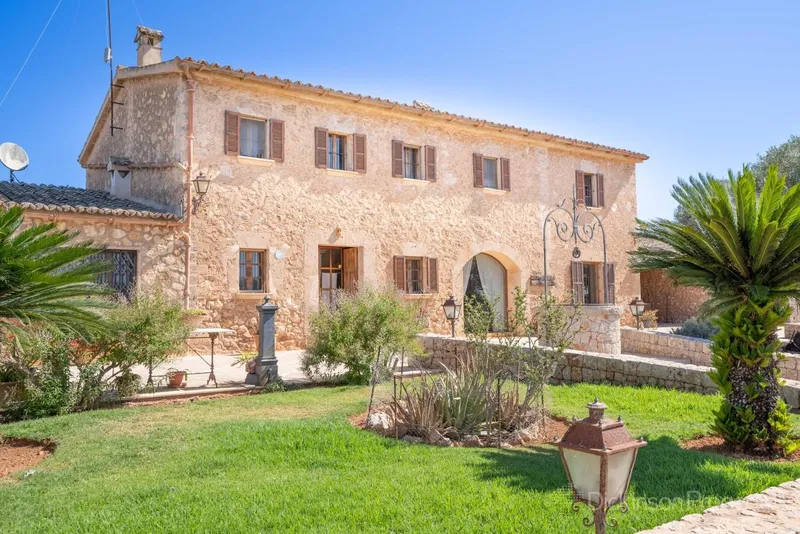 Historic finca with Mallorcan charm, extensive land and great potential — photo 1