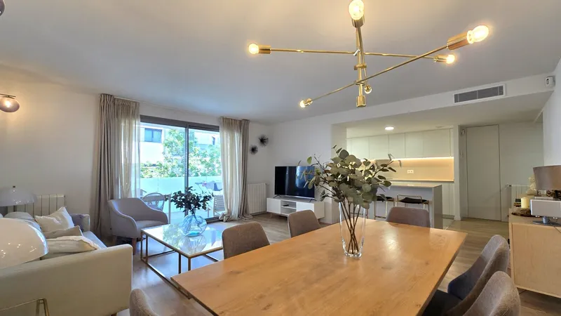 VE-JHRE069 – Elegant Newly Built 3-Bedroom Apartment with Terrace, Parking, Storage Room, Communal Pool & Gym — photo 2