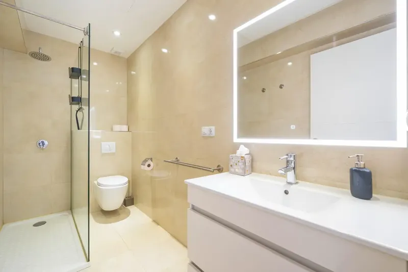 Discover this spectacular 180 m2 flat on the beachfront in Arenal de Llucmajor, where every day ends with a sunset — photo 10