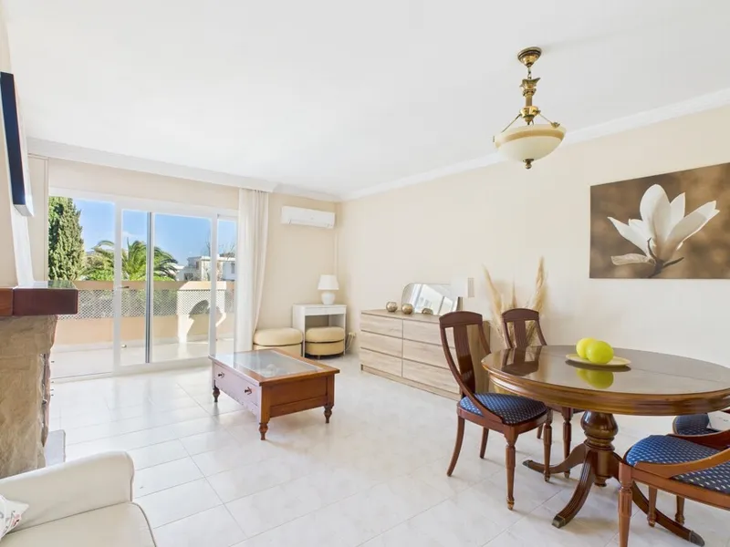 Spacious Three-Bedroom Apartment with Balcony and Communal Pool in Santa Ponsa — photo 4
