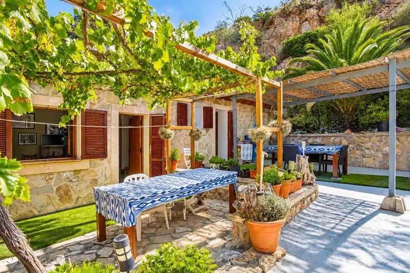 RONZETTI Real Estate presenta esta finca rústica en S'Evangelica, Andratx, situada en un extraordinario entorno natural junto a la carretera — photo 2