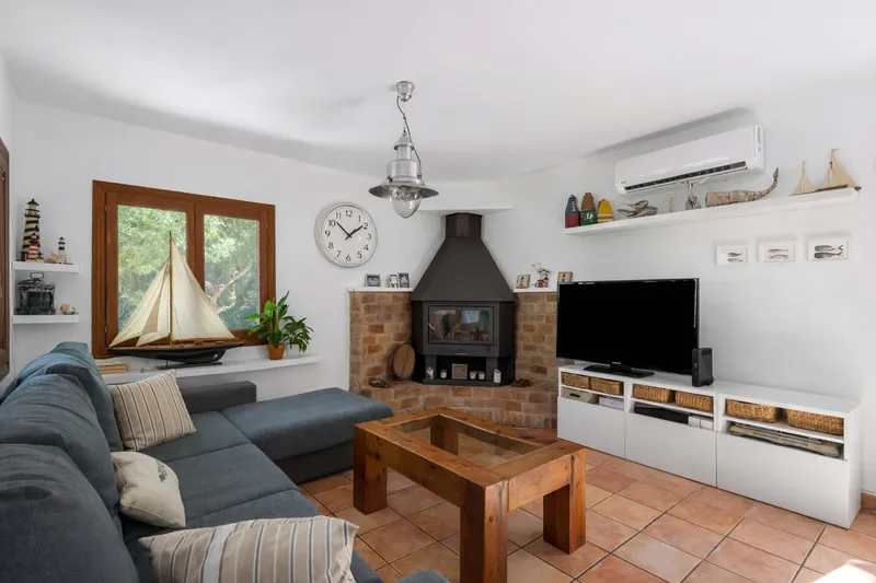 Investment villa with large plot and renovation potential in Nova Santa Ponsa — photo 4