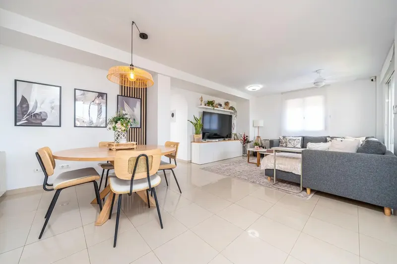 Located in one of the most sought-after residential areas of Es Caülls, this magnificent home stands out for its spaciousness, brightness and its ex — photo 3