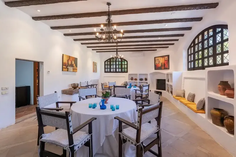 This impressive historic country house for sale in Pollensa has been beautifully renovated and extended to create the perfect private oasis — photo 11