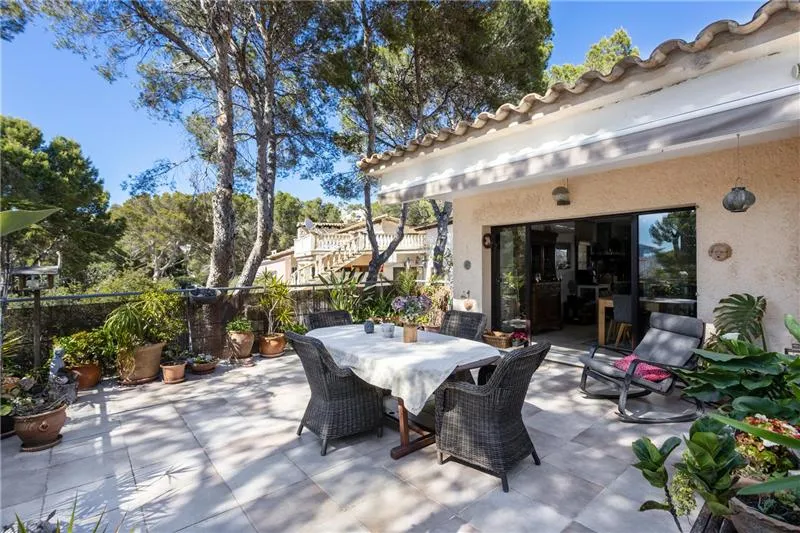 Single-family home with a pool on a lot of approximately 1,013 m², located about 2 minutes from the beach — photo 4