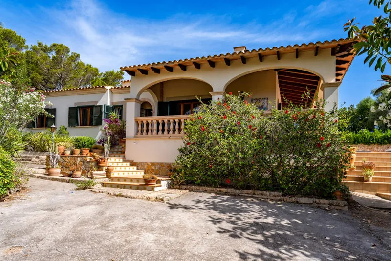 170m² villa with 3 bedrooms, garage, sea views and pool for sale — photo 3