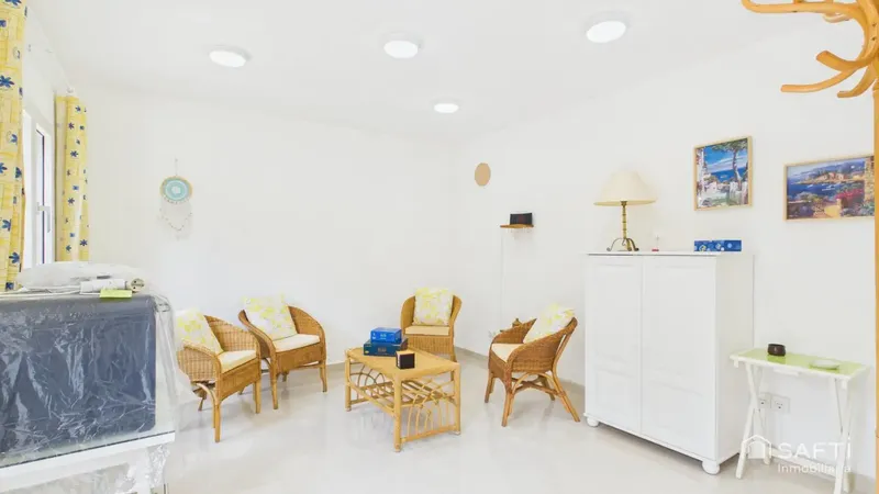 Cozy urban chalet with a large garden in Calas de Mallorca — photo 11