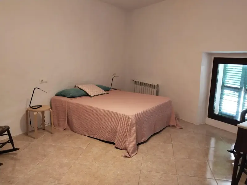 Casa en planta baja de dos alturas, con garaje con acceso directo a la casa, espaciosa y luminosa. Dispone de un cómodo salón, cocina abiert — photo 5