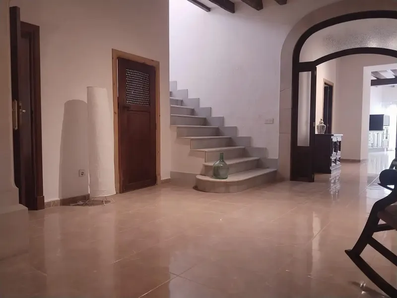 Spacious two-story house with garage — photo 6