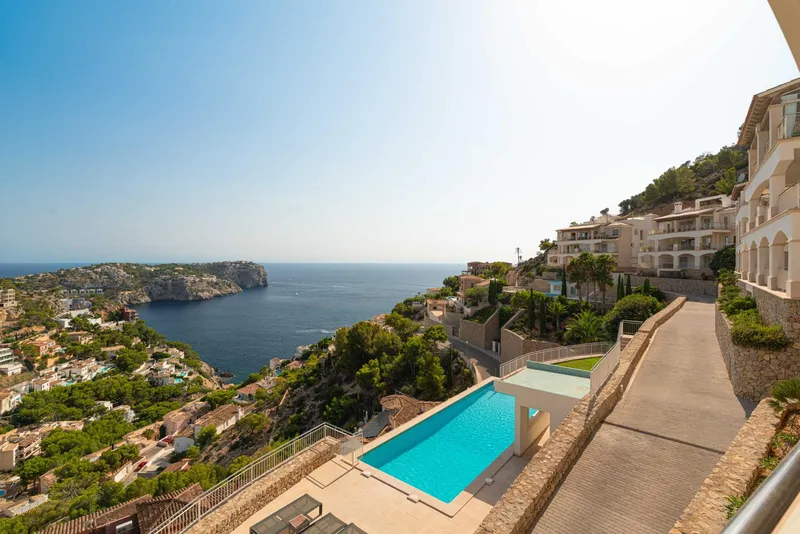 Luxurious Apartment with Impressive Sea Views — photo 1