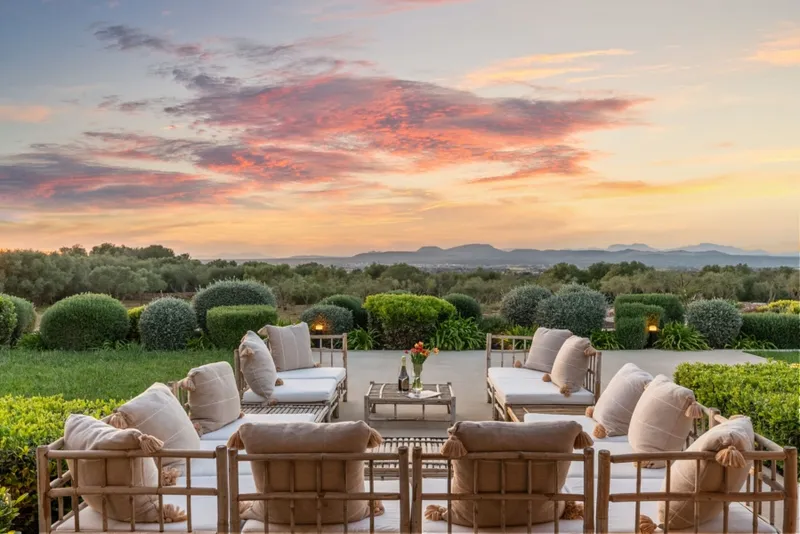 Unique retreat with 2 guest houses and panoramic views — photo 10