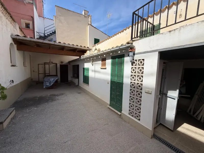 Beautiful house to renovate with great potential and approximately 103 m2 of living space that could be extended by about 187 m2 to reach — photo 2
