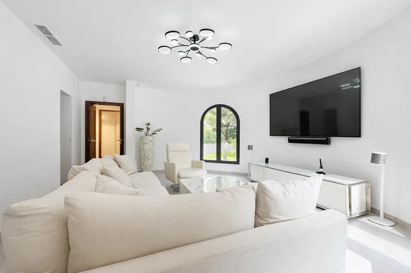 Charming Villa with Pool and Garden in a Prestigious Location in Santa Ponsa — photo 5