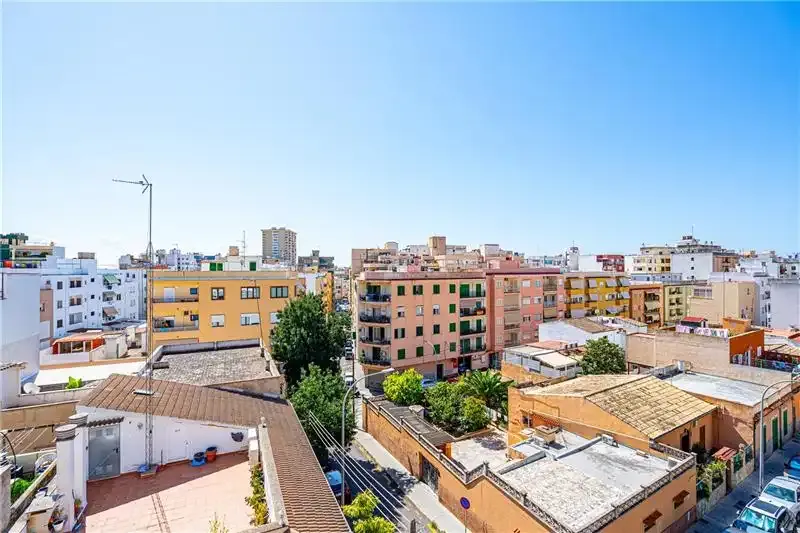 Apartment with clear views, approx. 102 m², living-dining room with balcony access, furnished and equipped kitchen, laundry room, 5 bedrooms, 1 bathroom — photo 7