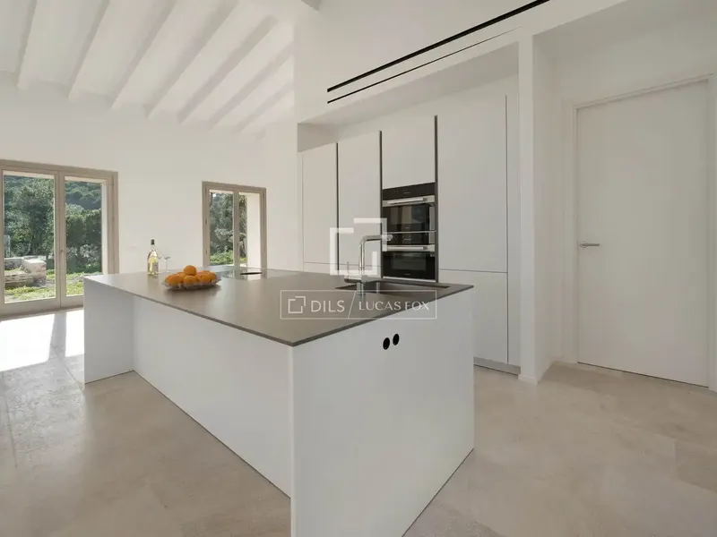 Lucas Fox presents this beautiful finca with traditional and minimalist architecture and the latest technology a short distance from the golf course — photo 9