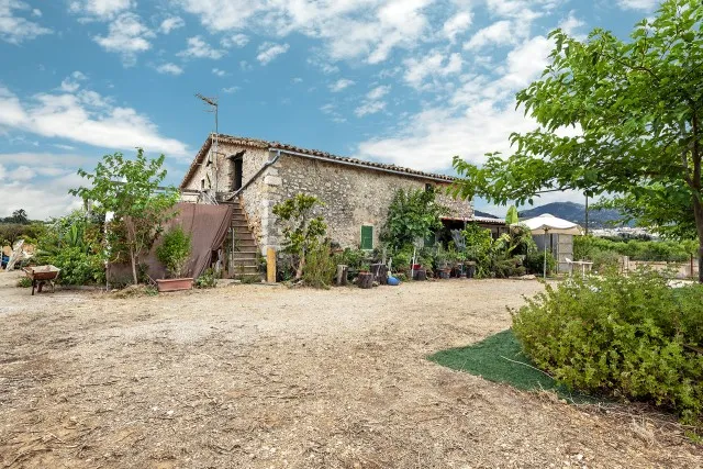Rustic finca on a large countryside plot for sale in Selva, central Mallorca — photo 3