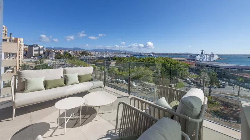 Spectacular duplex penthouse on the Paseo Maritimo with fantastic sea views — photo 1