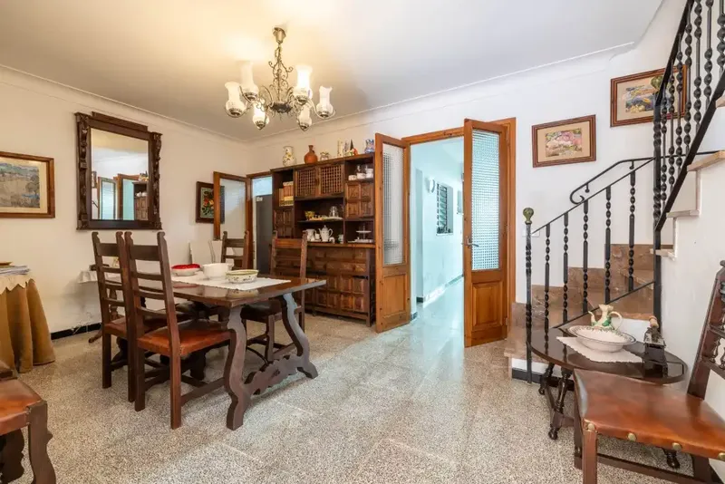 Charming detached house for sale in Pollensa offers a rare opportunity to own a spacious home in the historic old town — photo 3