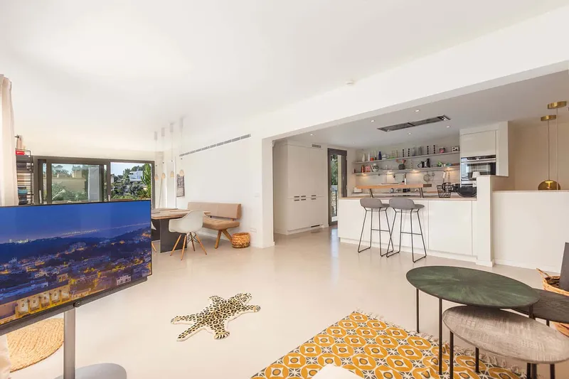 Stylish family villa with breathtaking views — photo 5