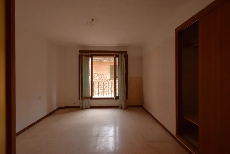 Spacious and bright apartment to renovate in the heart of Sóller — photo 4