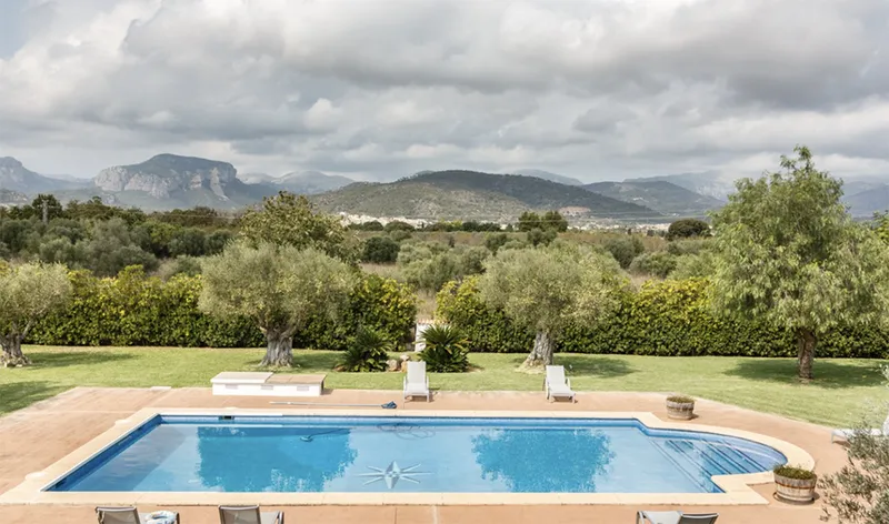 4-bedroom villa with mountain views in Inca — photo 4