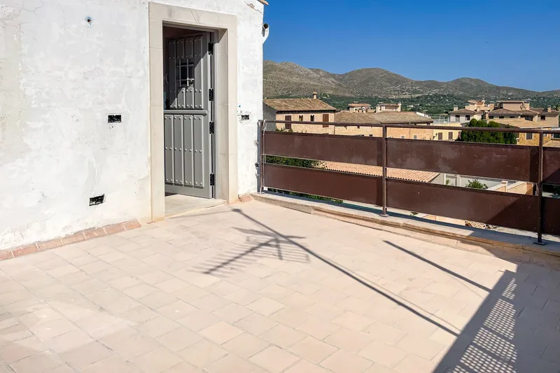 Renovated apartment to passive house standard with 2 bedrooms, patio and castle view — photo 2
