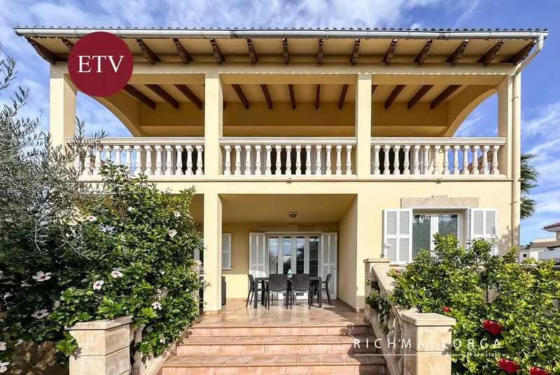 Villa with 2 flats in sought-after area — photo 1