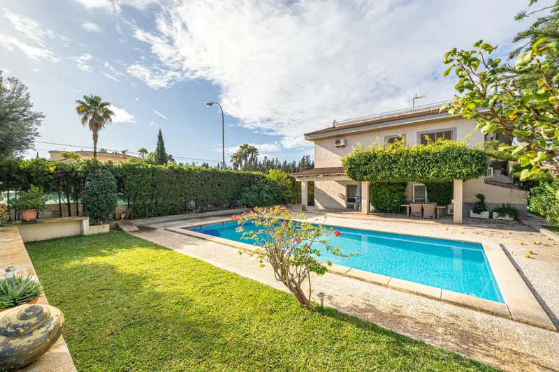 Detached chalet with pool in Las Palmeras urbanization — photo 5