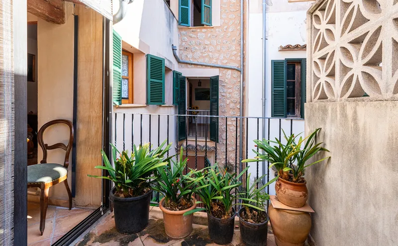 Townhouse with terrace and patio in Sóller — photo 2