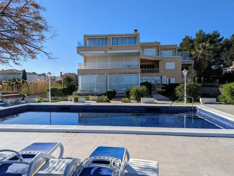 Disponible a partir de 1 de Septiembre. Apartamento en 1 linea playa, a 50 m del mar. Un lugar ideal para disfrutar de verano en las paradis — photo 3