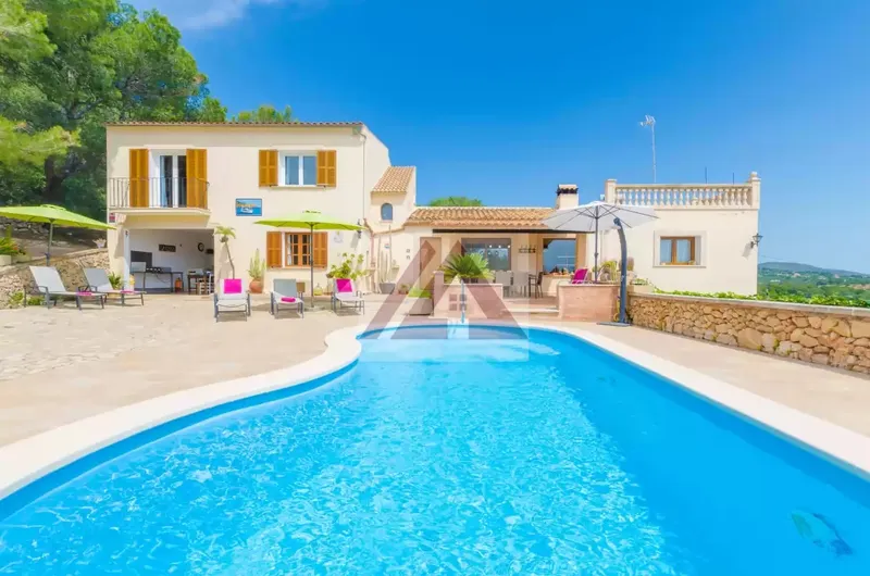 Country house for sale in Portocolom — photo 1
