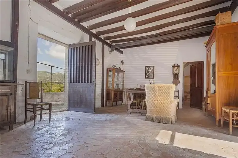 Mallorcan estate with several buildings on a plot of approx. 863,401 m2. The main house of approx. 2,051 m2 built — photo 12