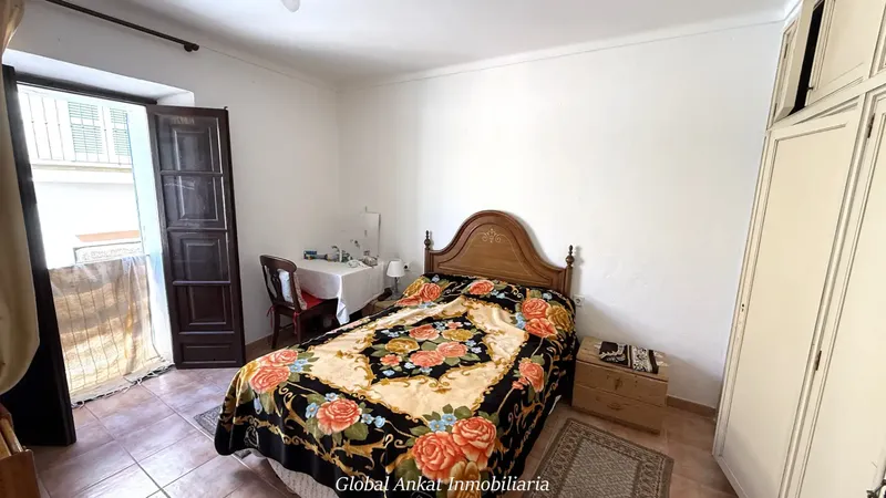 If you are looking for a versatile property, with plenty of space and the tranquility of having only one neighbor, this duplex will light your bulb. — photo 9