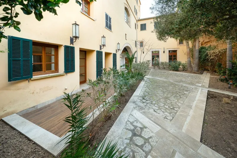 Charming property apartment for sale in La Calatrava with interior courtyard and good road access — photo 2