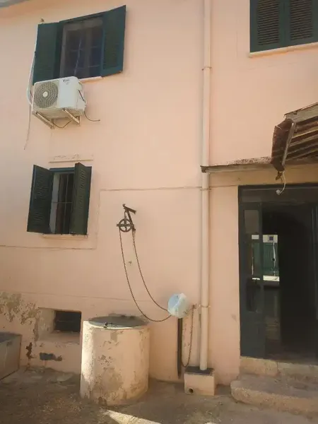 Casa en la vileta (Palma) de más de 100 años. A reformar íntegramente. Se distribuye en dos plantas. En la parte inferior, antiguo bar, cons — photo 7