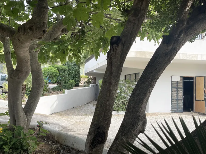 Interesting property investment for own use, commercial unit or for changing of use for office or similar activities, Betlem — photo 2