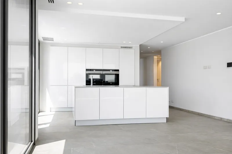 Modern Apartment with Panoramic Sea Views on the First Line of the Paseo Marítimo, Palma Mas — photo 4
