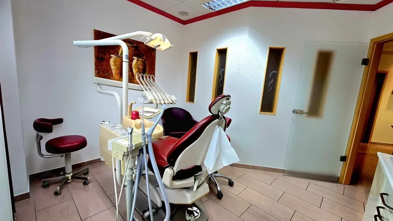 High-quality, fully equipped dental practice for sale — photo 12