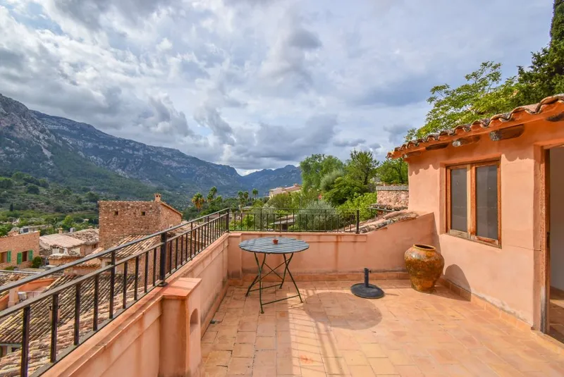 Typical Mallorcan house with a terrace and unbeatable views in the heart of Fornalutx — photo 1